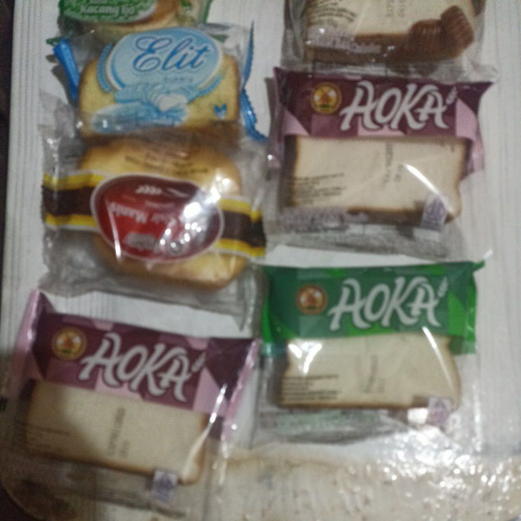 

Roti Aoka dan Momotaro