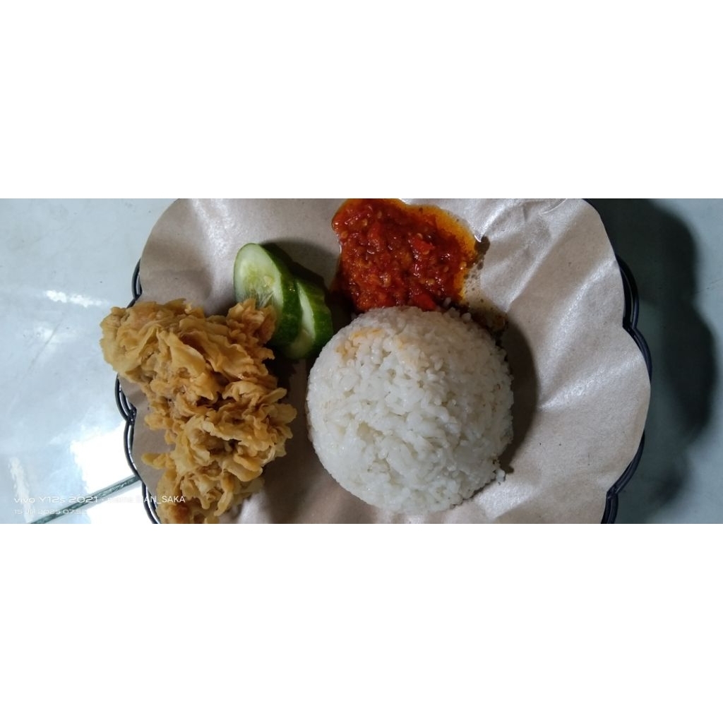 

Ayam geprek sambal bawang pedas nikmat