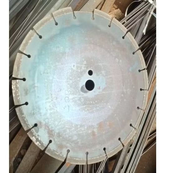 gergaji serkel hitam bekas untuk batu, marmer dll, minus gigi patah satu lebar 35cm tbl 1'9mm untuk 