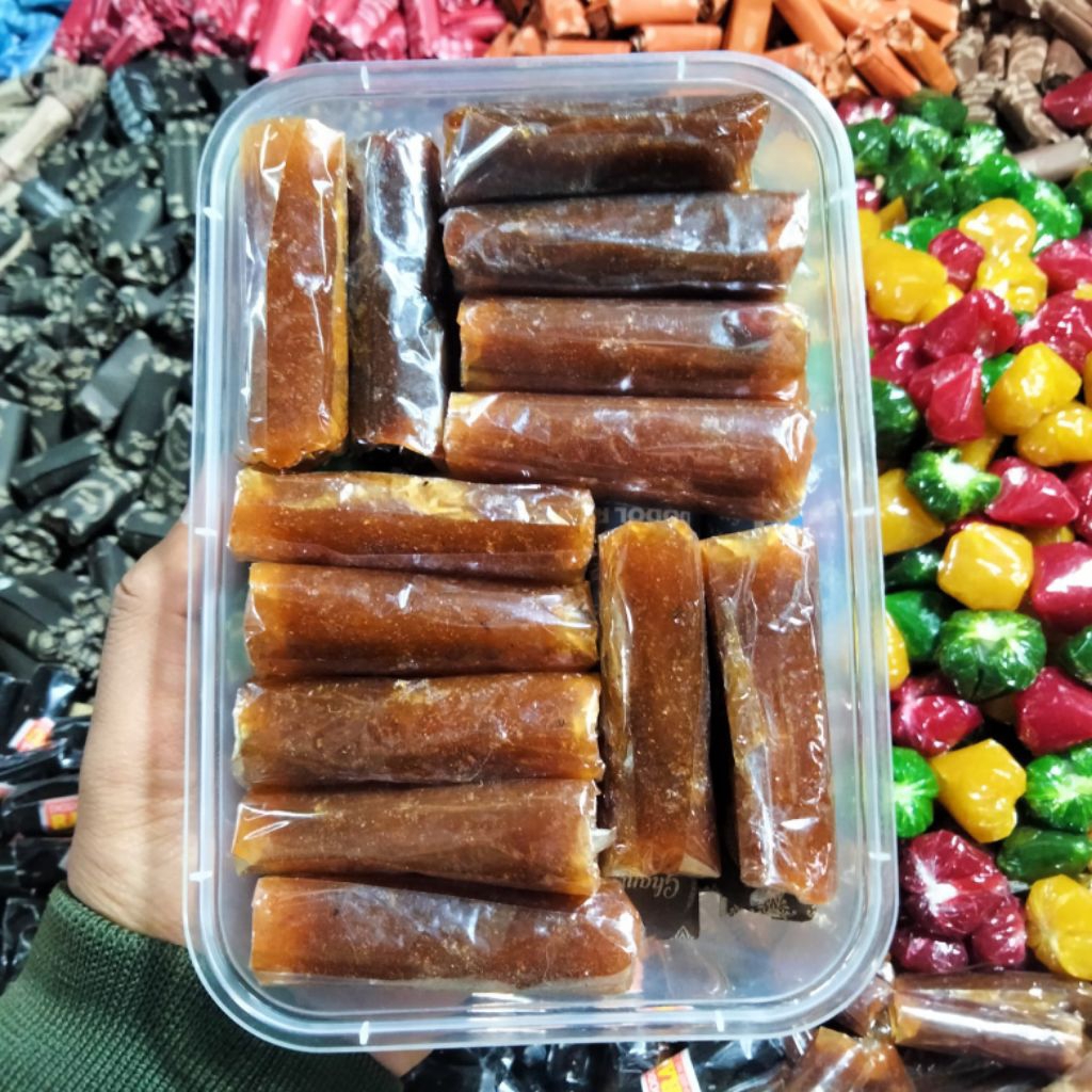 

Dodol Sirsak Manis Asem 1kg Dodol Manisan