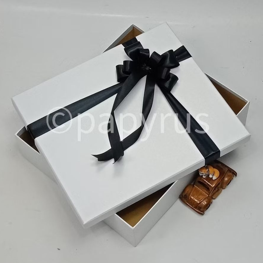 

PAPYRUS 35x40 Tinggi 8cm Kotak Kado Gift Box Hardbox Hampers V2