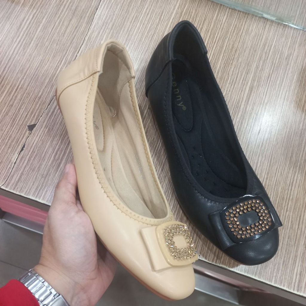 SEPATU FLAT WANITA RINGAN MERK GENNY