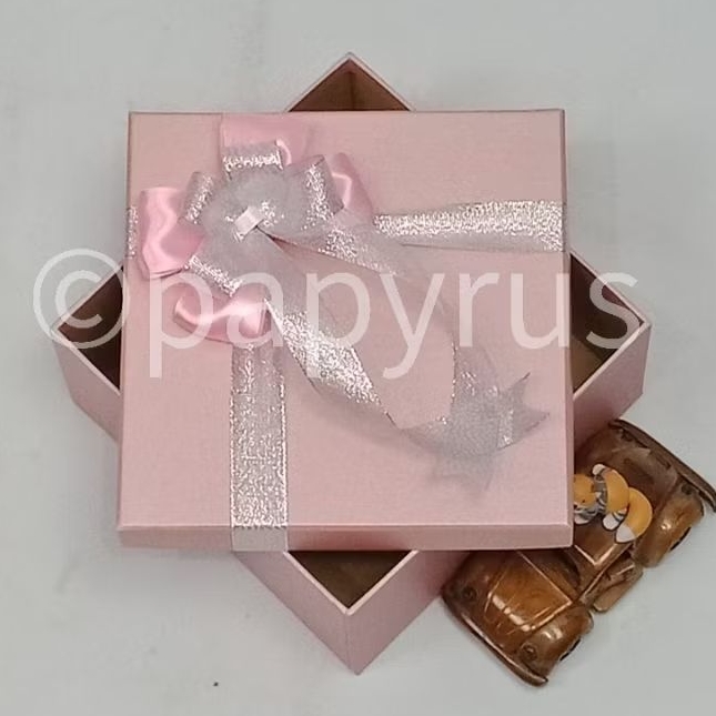 

PAPYRUS 20x20 Tinggi 5cm Kotak Kado Gift Box Hardbox Hampers V1
