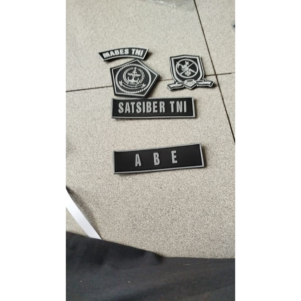 Patch rubber satsiber tni custom nama dan warna atribut badge nametag