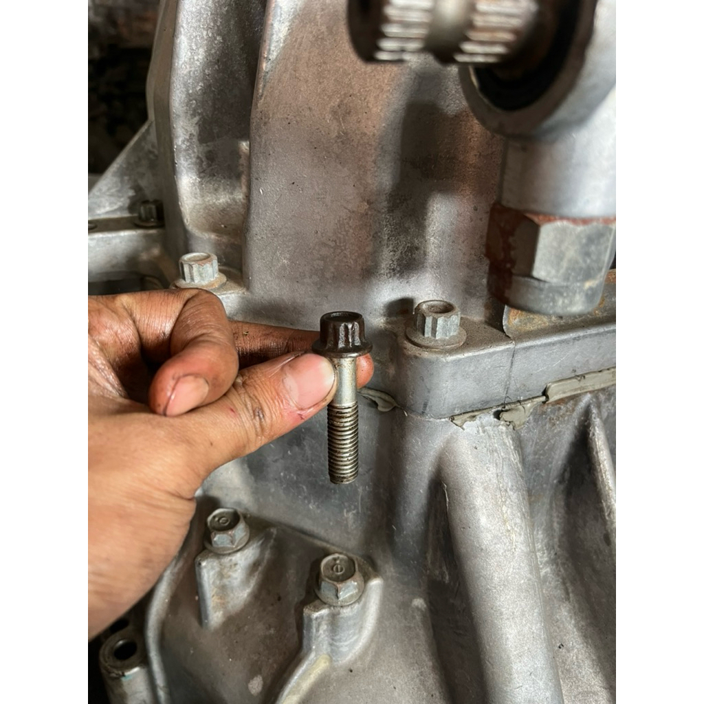 Baut Transmisi Canter 110/125/136 - Copotan Original Bawaan Mobil