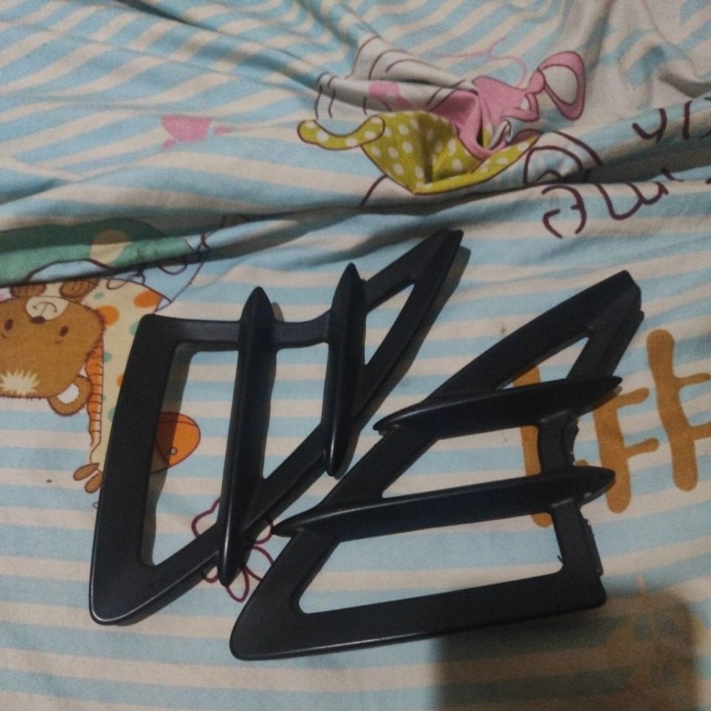 Garnish sayap body Air Scoop Satria fu facelift hitam dof original Suzuki. jumlah sepasang 2 biji