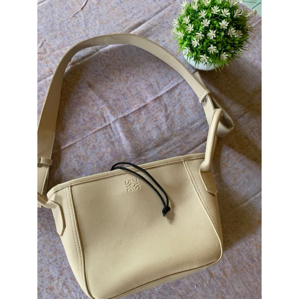[preloved] SHOULDER BAG kamiya warna bw adjustable