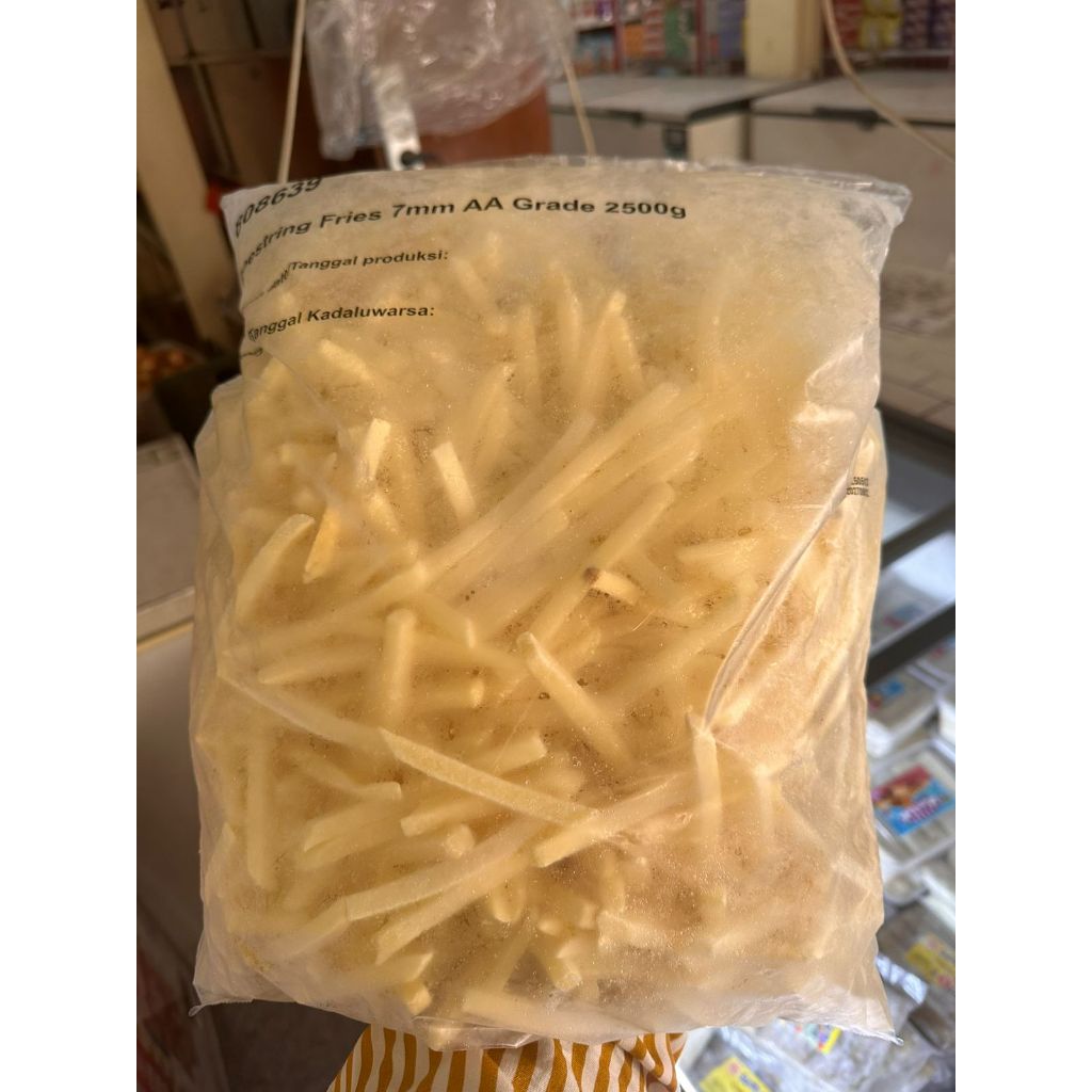 

kentang beku potongan shoestring berat 2.5 kg