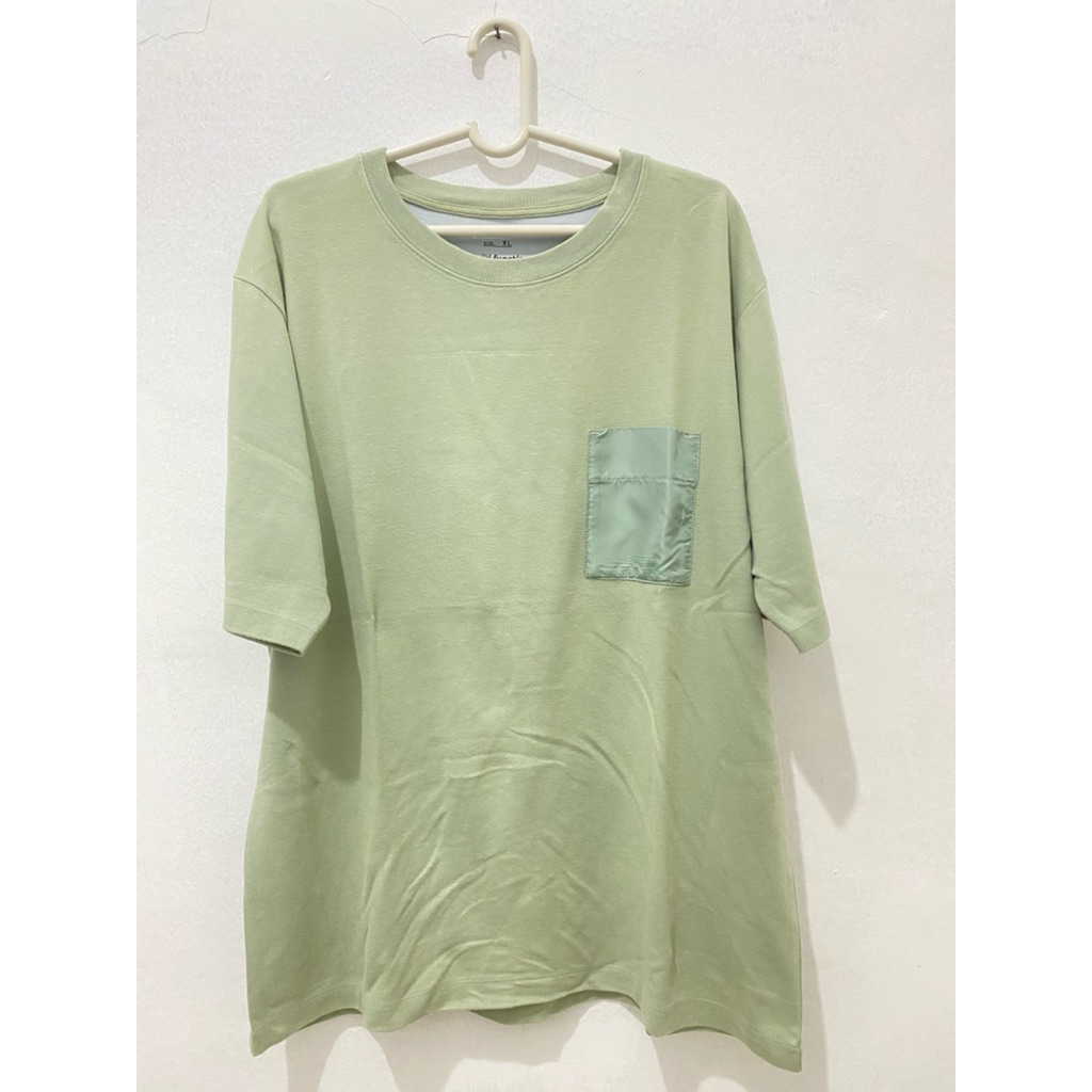 T-Shirt Kaos GLOBAL WORK size (XL) seperti baru 100% original ITEM 91