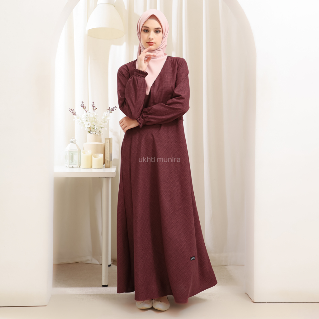 UKHTI MUNIRA - Ifra Gamis Wanita Motif Kotak-Kotak Bahan Poly Katun Yarn Dyed