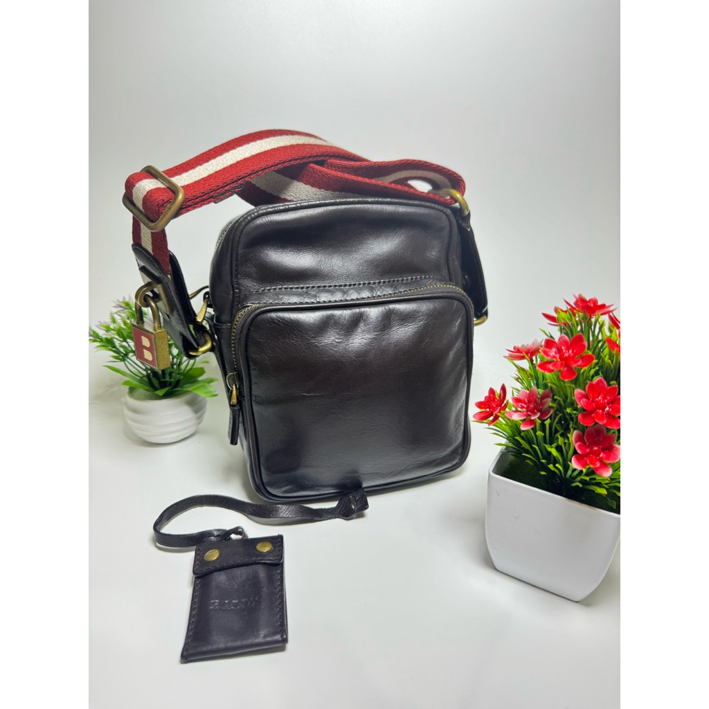 Tas bekas Bally AUTHENTIC seri Trano barang super langka untuk dikoleksi, sudah dispa bersih dan wan