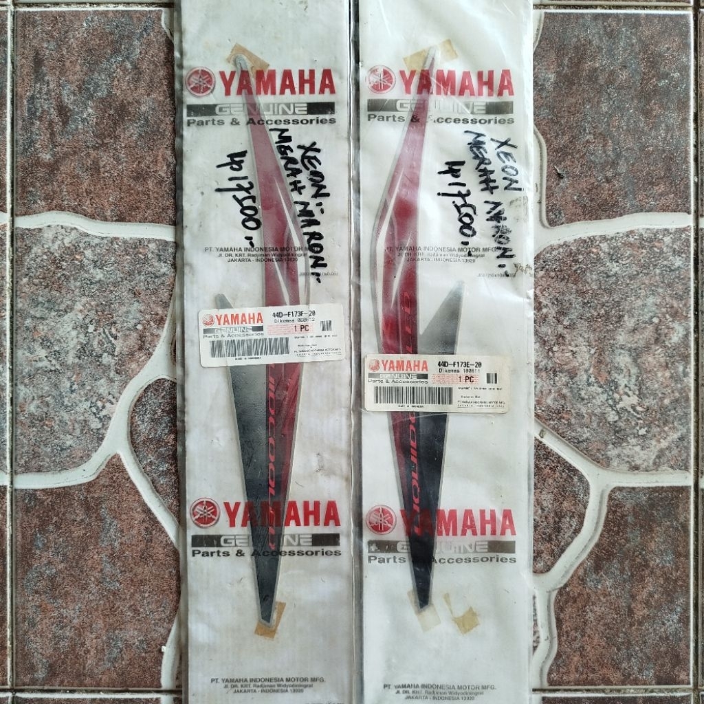Stiker Striping Xeon Merah Marun Original YGP 44D-F173F-20 44D-F173E-20