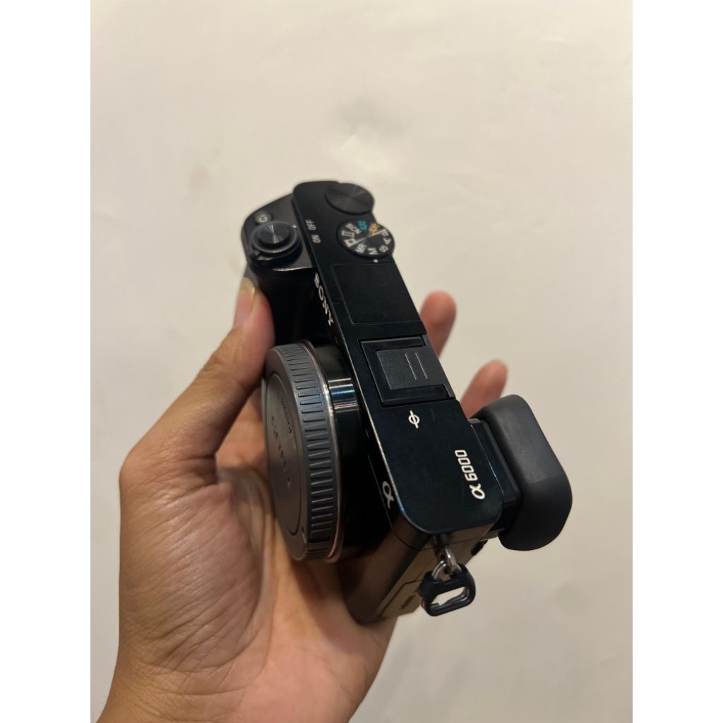 KAMERA SONY A6000 BODY ONLY (TANPA LENSA) SECOND
