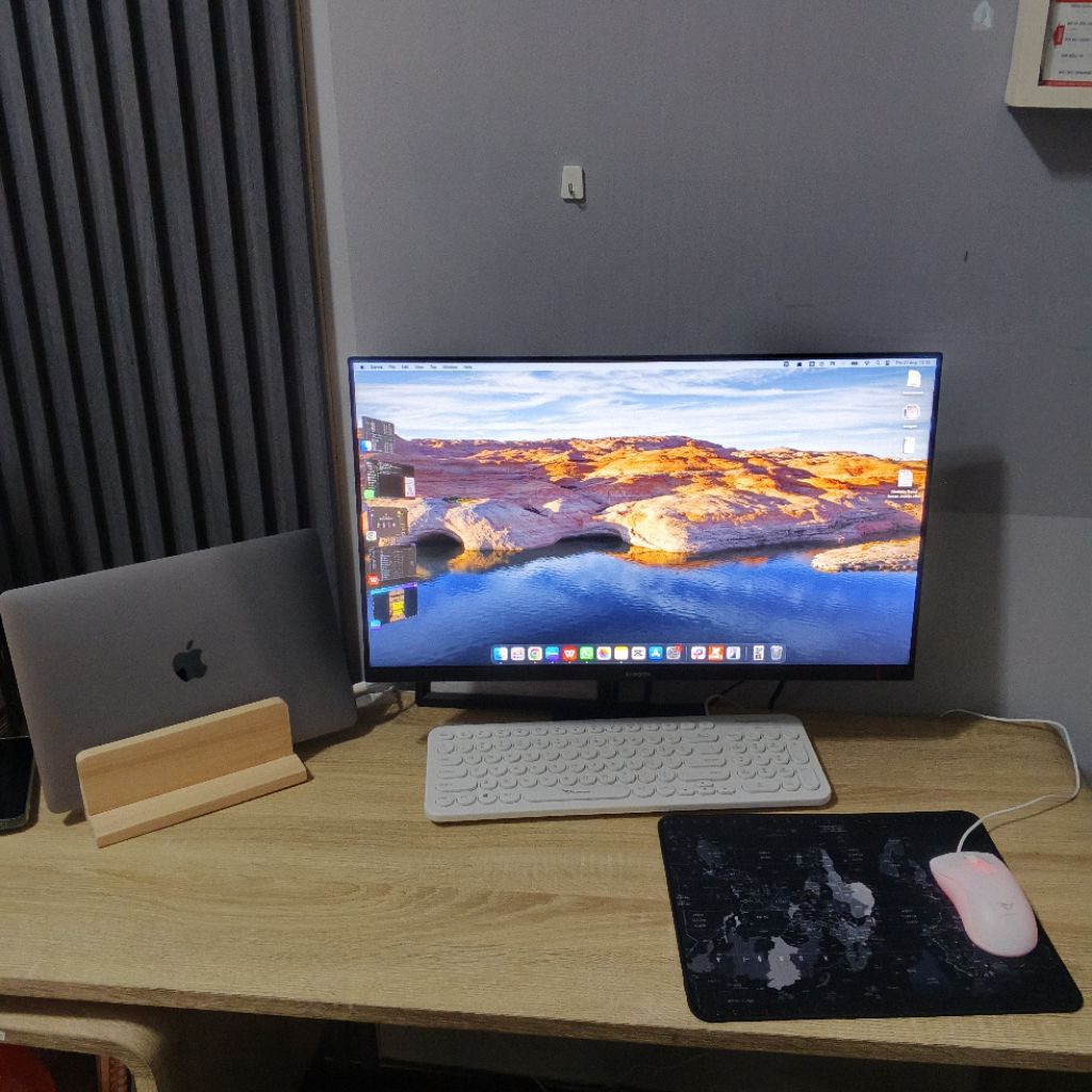 MacBook air 2020 dan Monitor Xiaomi 24 inch