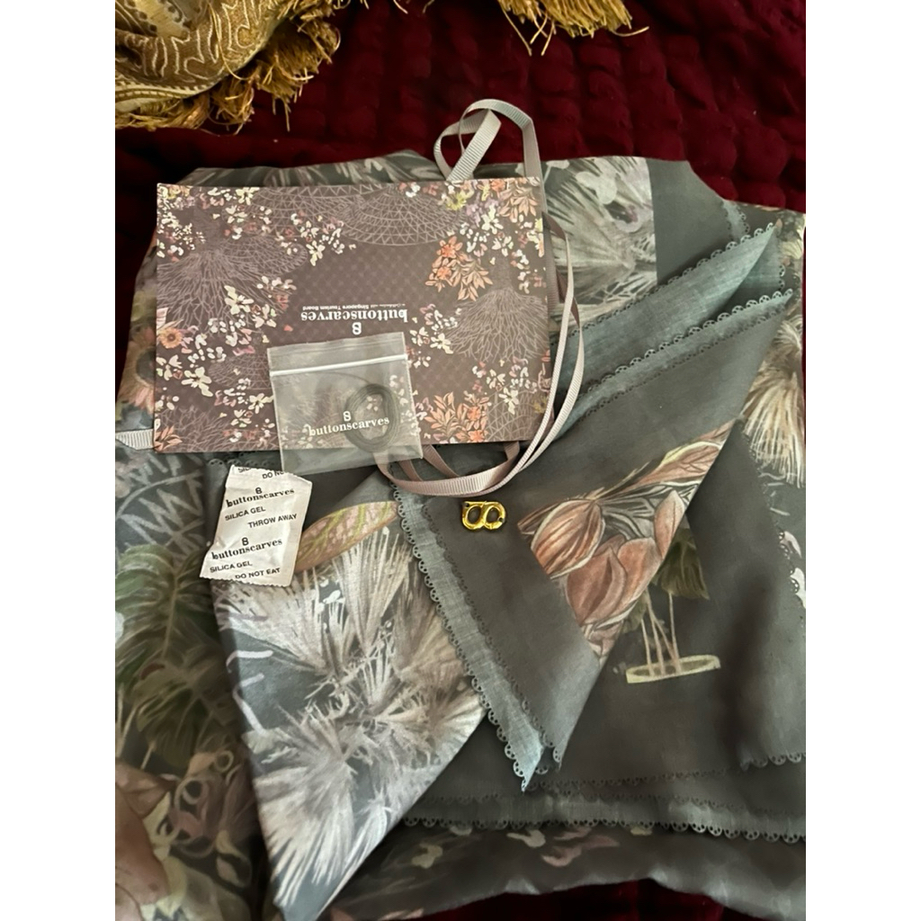 buttonscarves singapore PL