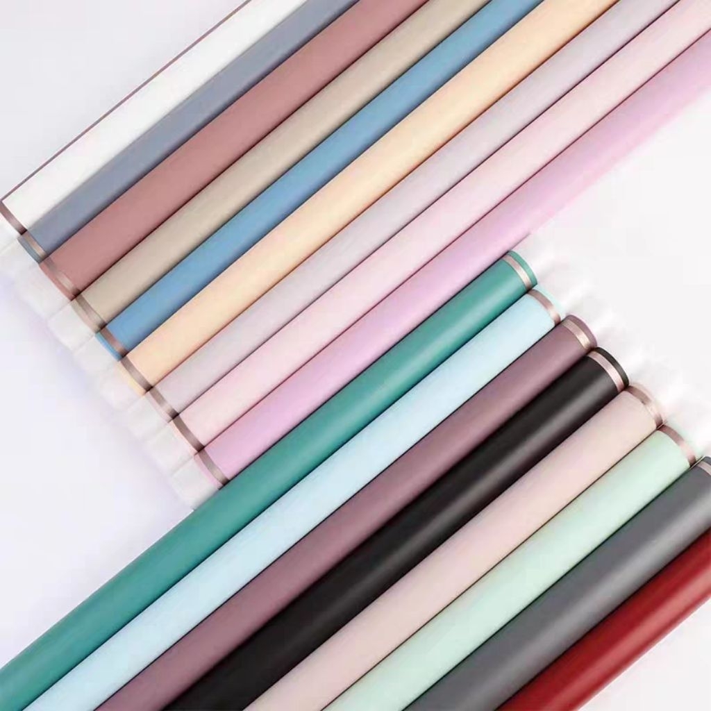 

Kertas cellophane lis emas tengah buket bunga motif lis tahan air