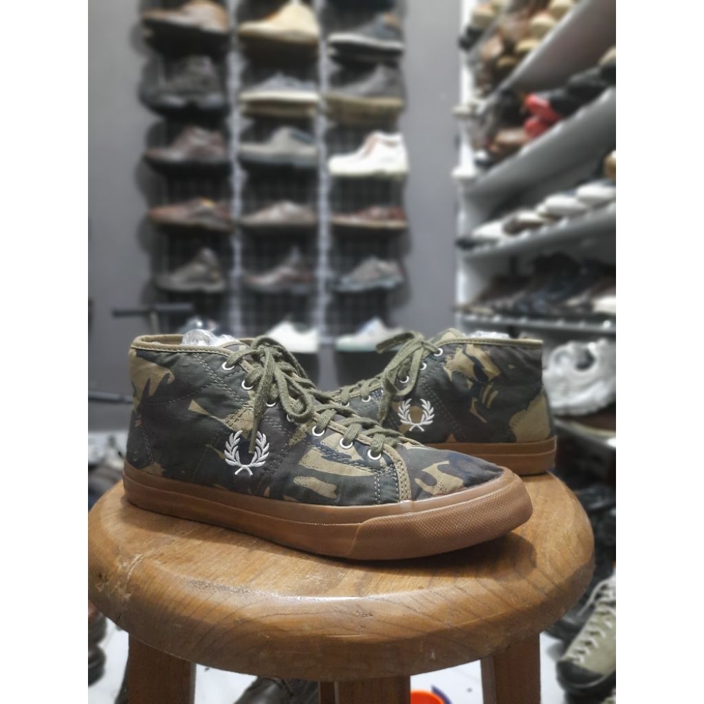 Sepatu sneakers FRED PERRY camo size 41