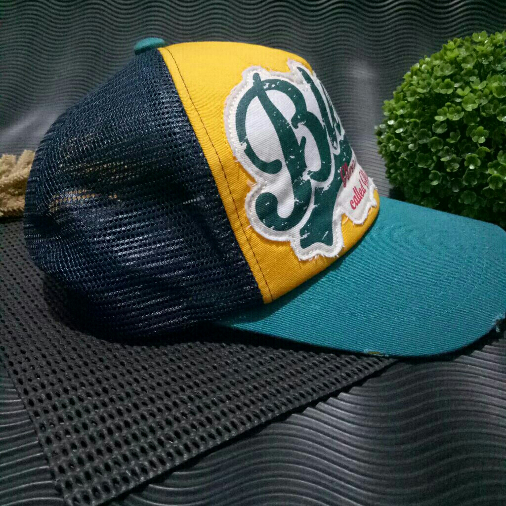 Topi Ripped / Topi Jaring / Topi Tracker / Topi 3 Warna / Preloved