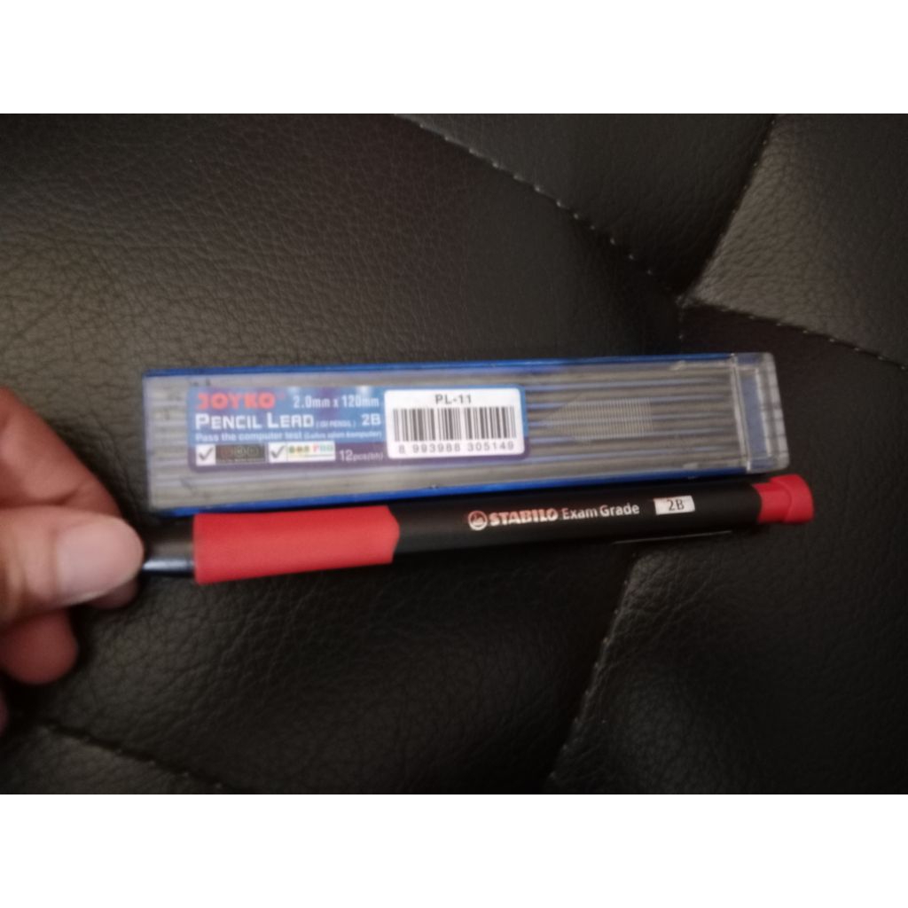 

Pensil mekanik Stabilo Exam Grade & isi Joyko isi 12 pcs ukiran jumbo