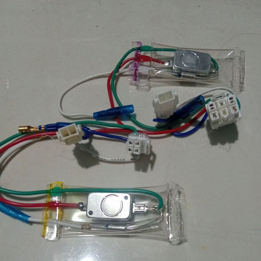 defrost Polytron kulkas 2 pintu