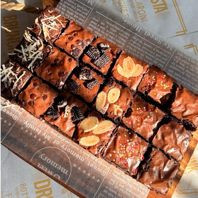 

BROWNIES FUDGY HOMEMADE SIZE 20x10