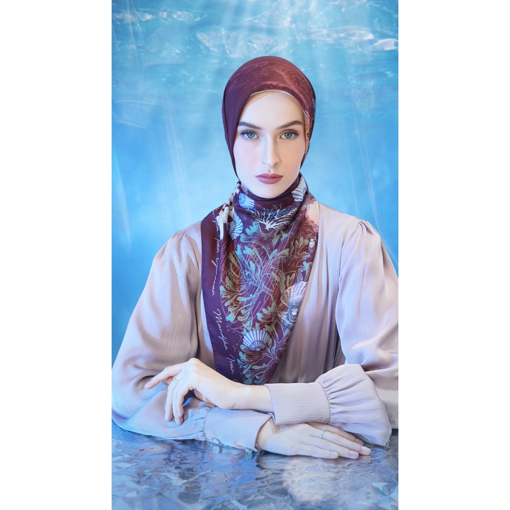 Mandjha Ivan Gunawan - Hijab Motif Segi Empat Ocean Merah Maroon Scarf - Original