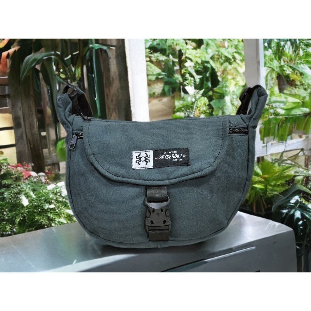 Tas Selempang Spyderbilt Original – Simpel, Stylish, dan Fungsional