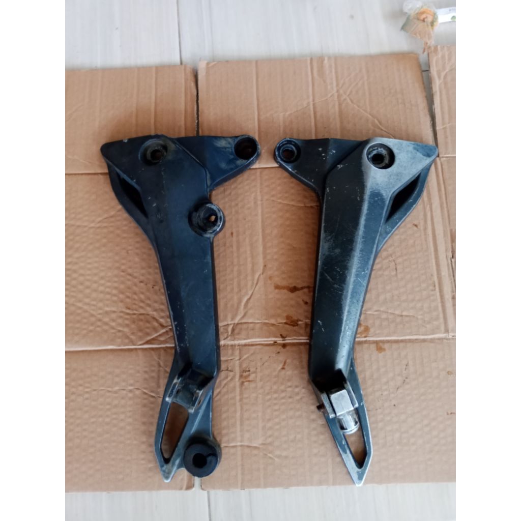 step pijakan kaki belakang Suzuki Shogun new original copotan motor