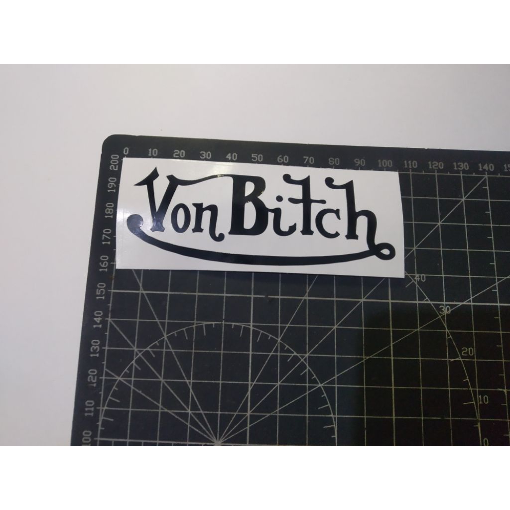 

stiker cutting von b*tch