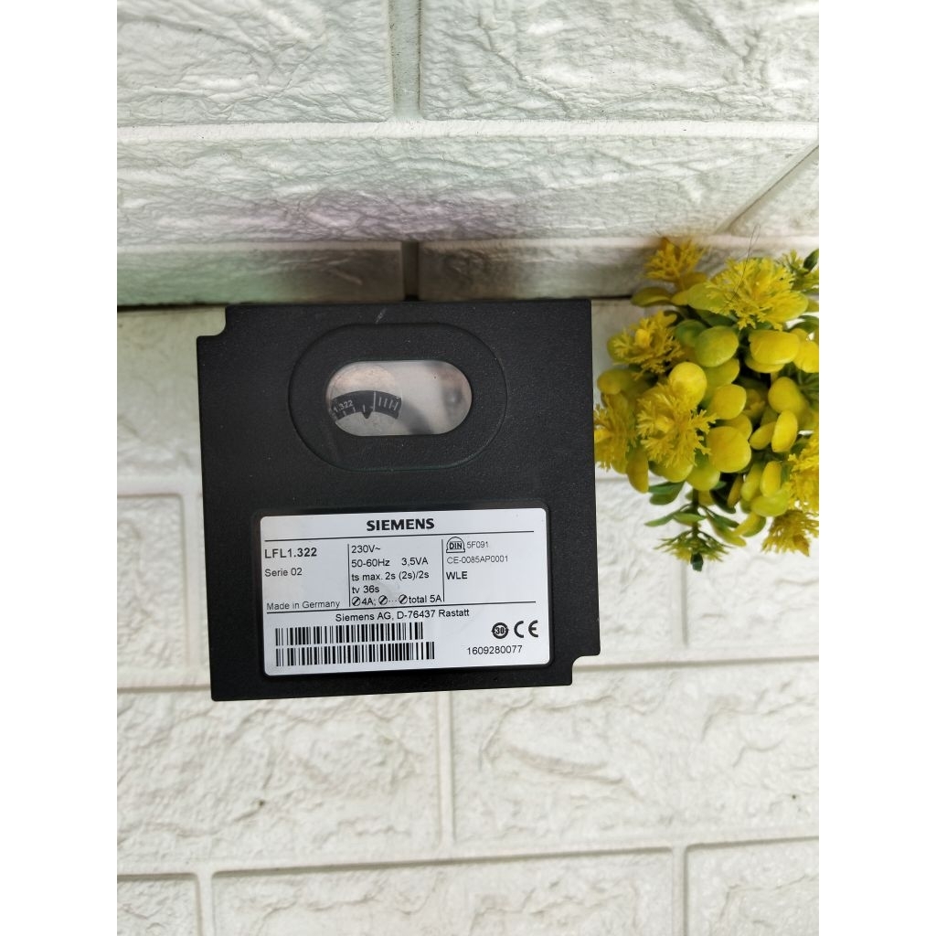 SIEMENS BURNER CONTROL LFL1.322 SERIE 02