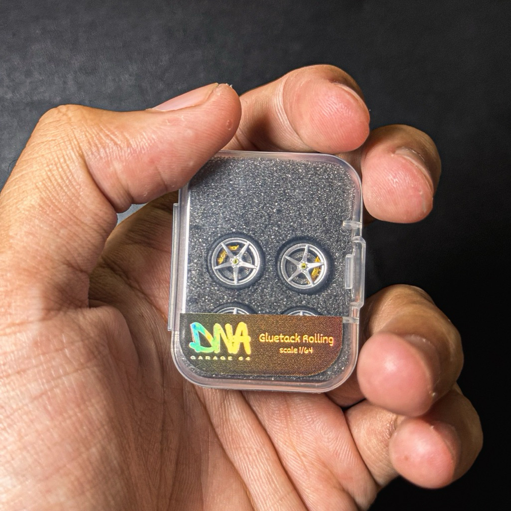 DNA Wheels Gluetack Rolling Ferrari Spek