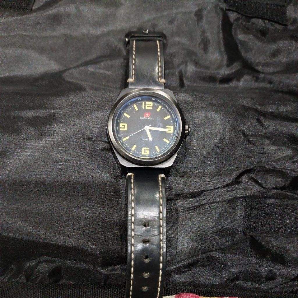 Preloved Jam tangan pria swiss army 73852 MA black original