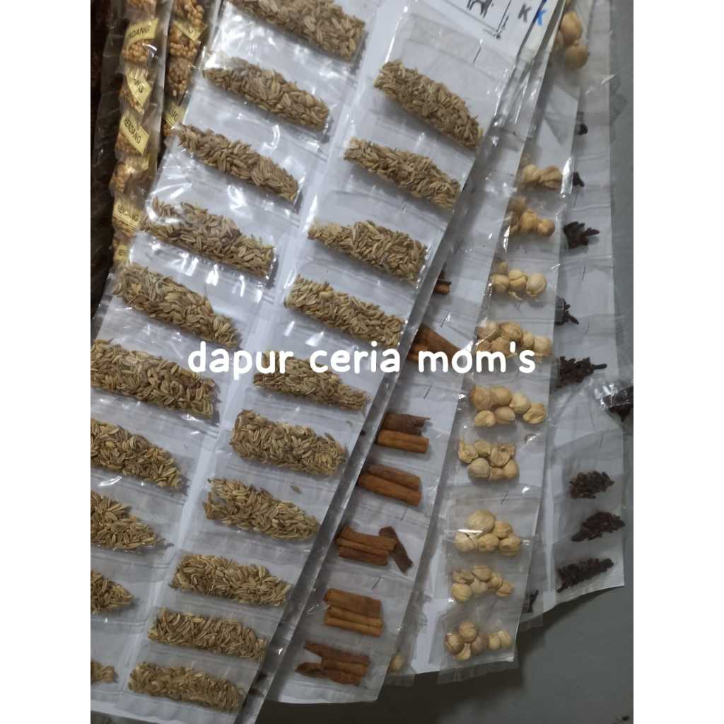 

bumbu dapur renceng serab 1000 / bumbu rempah renceng / lada putih / merica / kapulaga / cengkeh / kemiri / jinten / bunga lawang / pala / kayu manis / ebi