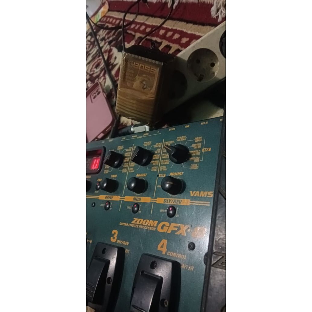 Efek Gitar Zoom GFX-8 Kondisi Second Like New