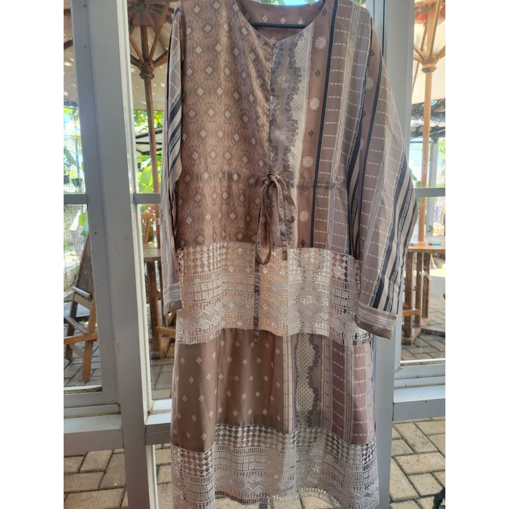 blouse vanilla hijab