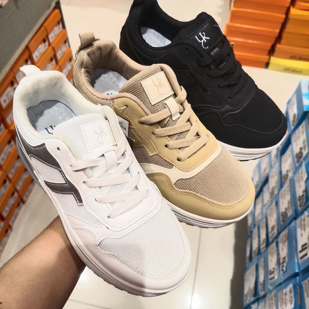 sepatu sneakers Yongki komaladi