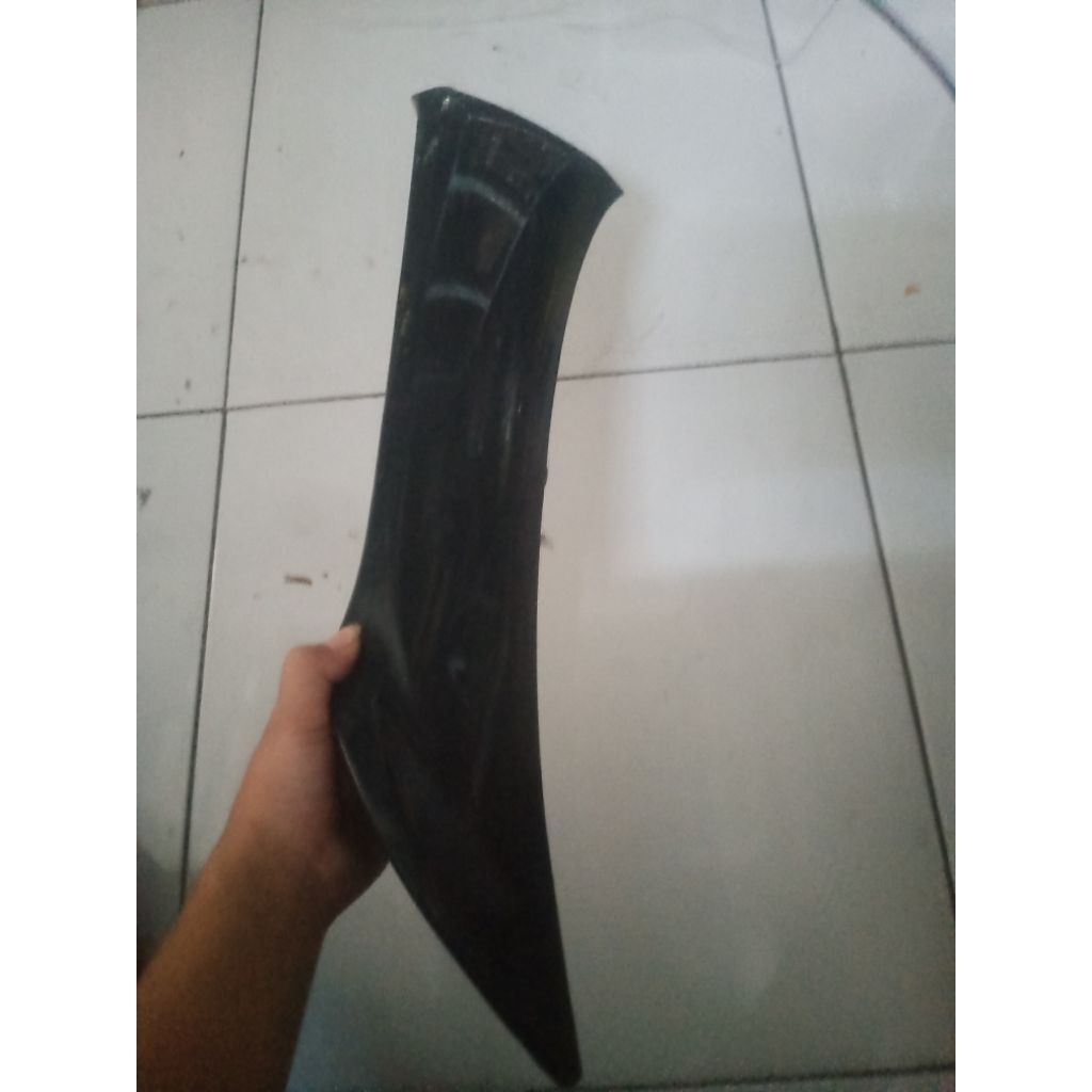 sayap luar kanan Supra x 125 lama hitam non original