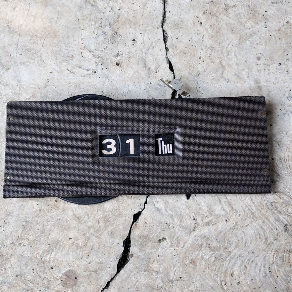 Tanggal tanggalan jam dinding jadul Lorus putar 30 hari Lorus 30 Day