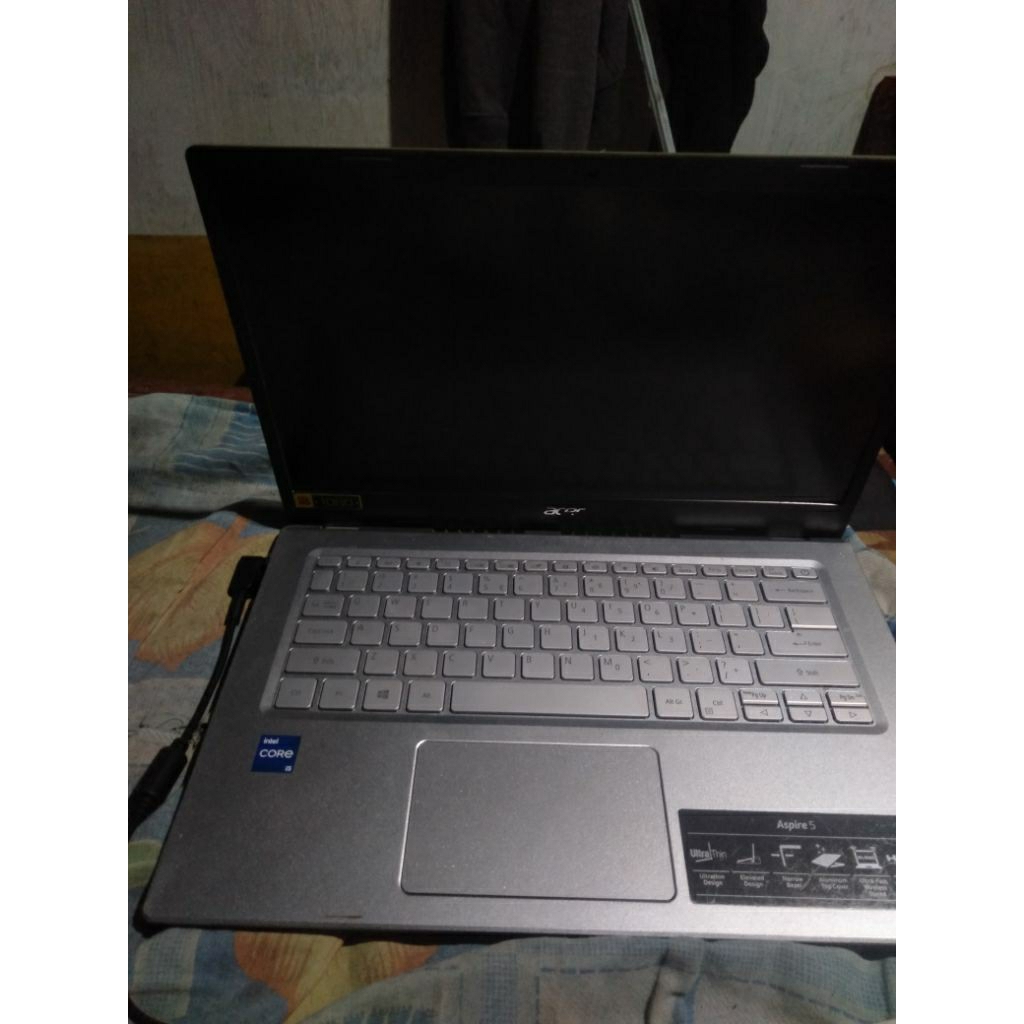 laptop Acer core i5 asprie 5 Ram 8 mati