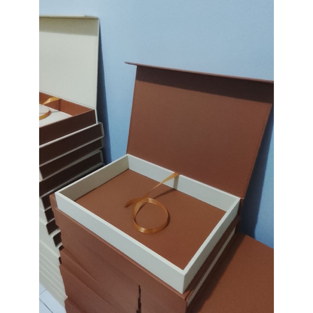 BOX ALBUM MAGNET// UKURAN ALBUM 20X30|kemasan saja|tanpa album