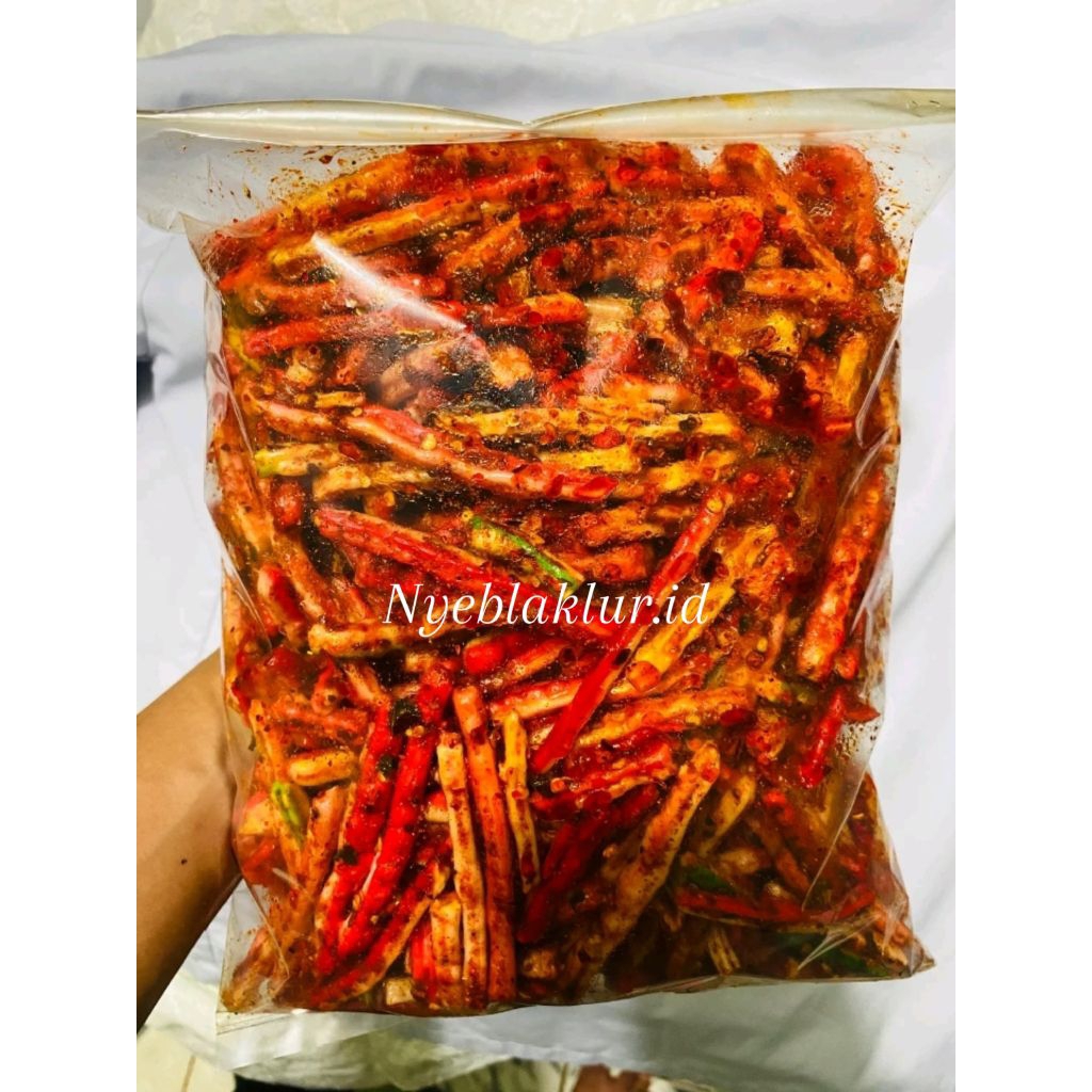 

Sebring seblak kering Kerupuk beton/Kerupuk jaat pedas daun jeruk kemasan 1kg. Cemilan pedas, Snack ringan, Lauk pauk.