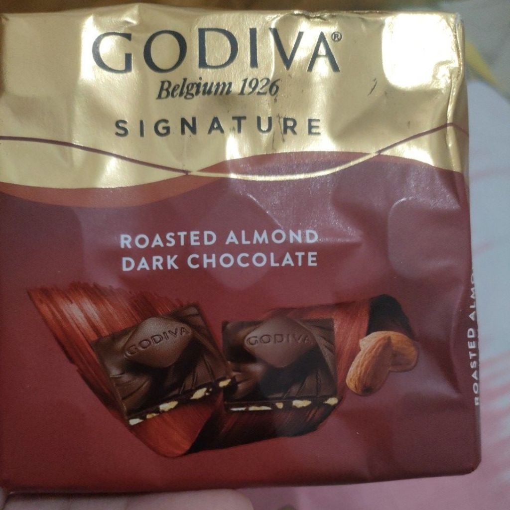 

coklat godiva dengan dark chocolate
