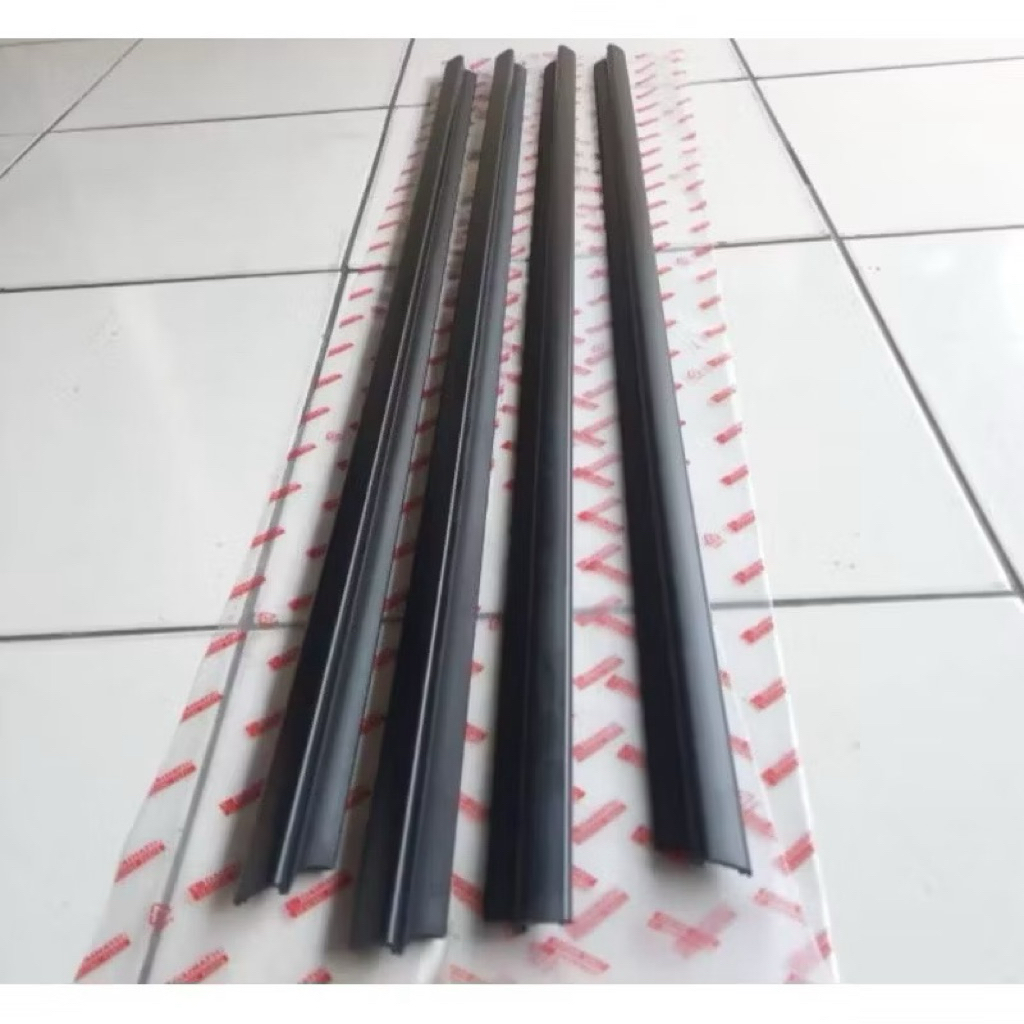 pelipit kaca luar rush terios pelipit karet kaca rush terios 2004-2016 hitam