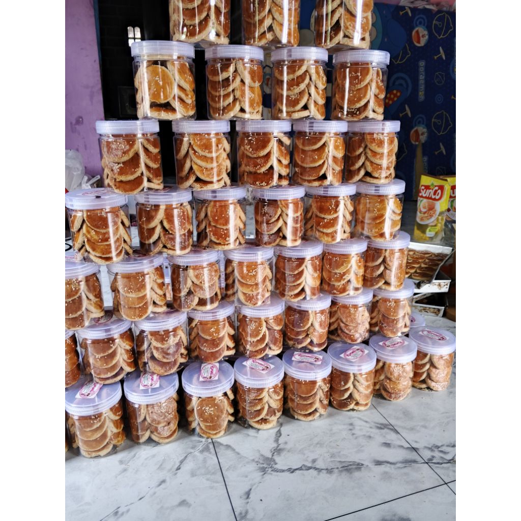 

Kue kacang gurih kriyuuk