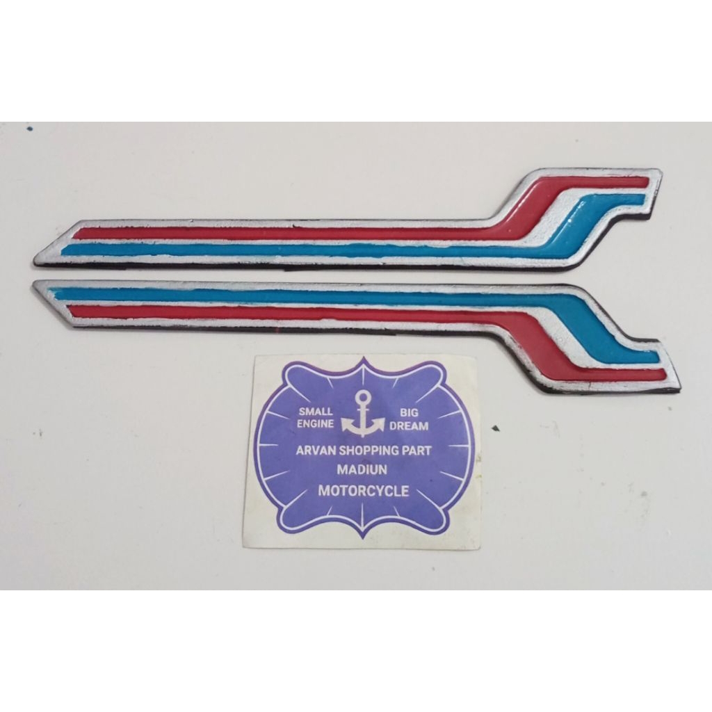 EMBLEM LOGO TANGKI YAMAHA V80 KANAN KIRI ORIGINAL