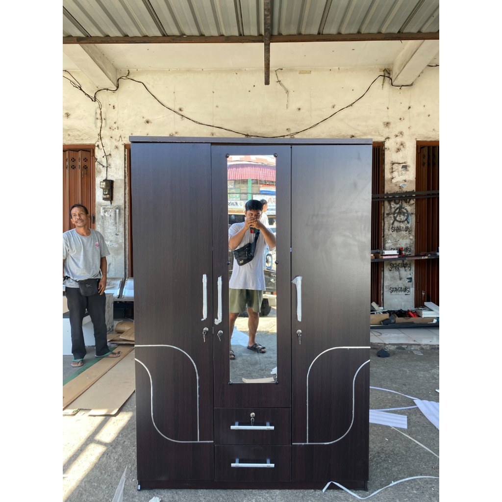 Lemari Pakaian 3 Pintu Partikel Astrobox