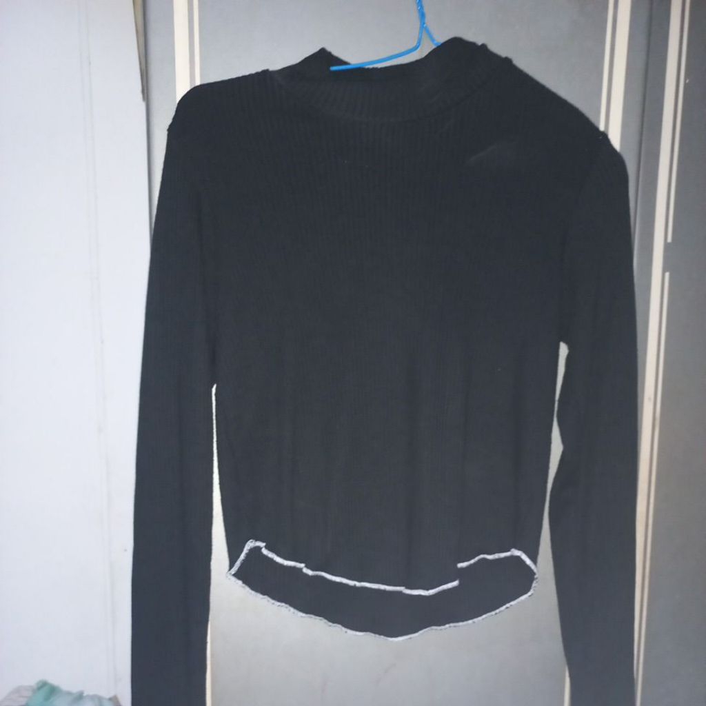 Baju Knit Croptop Wanita Uniqlo Prlvd Hitam