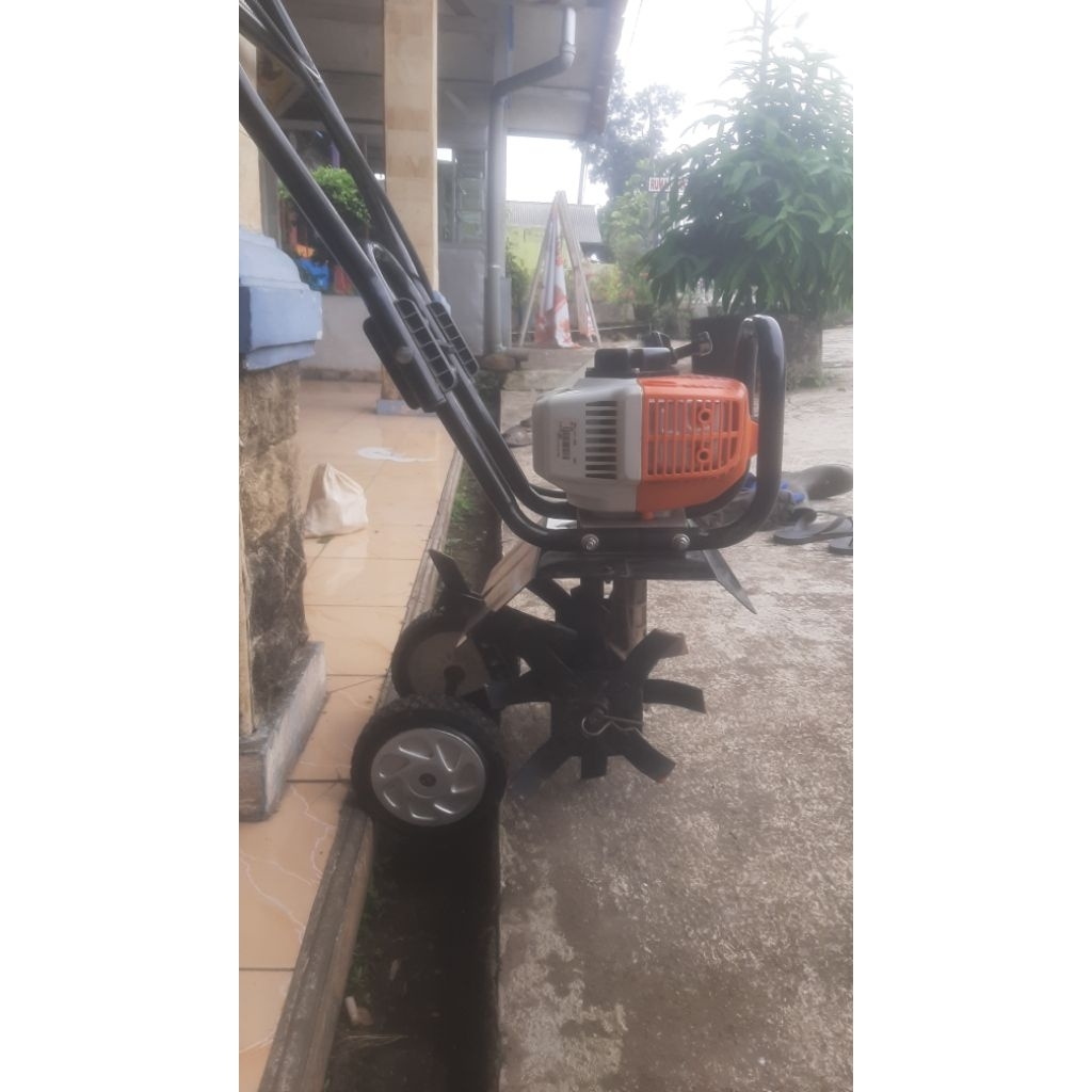 Cultivator /mesin pengembur tanah/ cangkul mesin / STIHL BC230 Original second