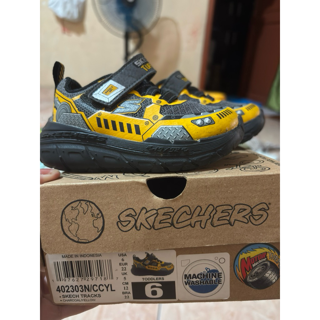 sepatu sketchers