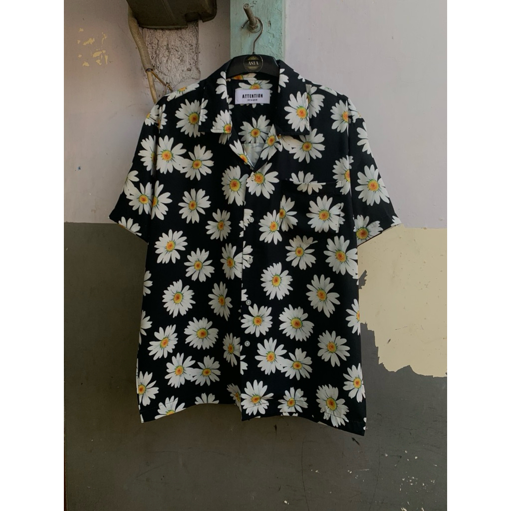 kemeja lengan pendek pria motif Attention XL preloved